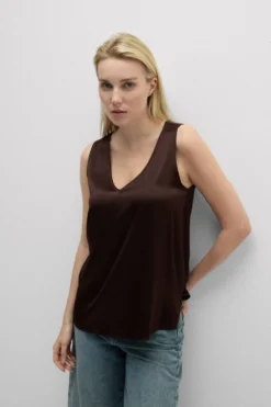 Topy|Jedwab>Intimissimi Jedwabna Koszulka z Dekoltem w Kształcie Litery V brązowy - 705j - brąz mokka