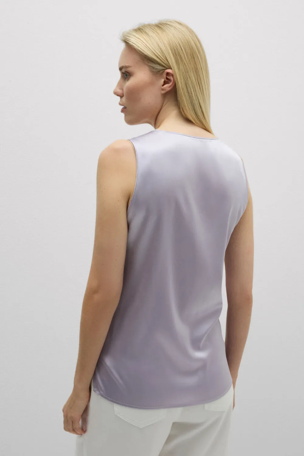 Topy|Jedwab>Intimissimi Jedwabna Koszulka z Dekoltem w Kształcie Litery V fioletowy - 056k - quartz lilac