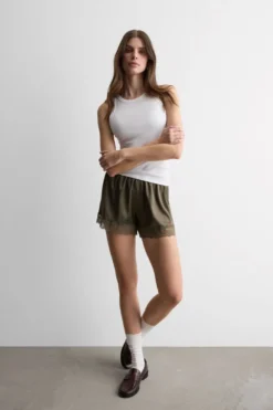 Piżamy Krótkie|Jedwab>Intimissimi Jedwabne szorty piżamowe damskie z koronką zielony - 660j - safari green