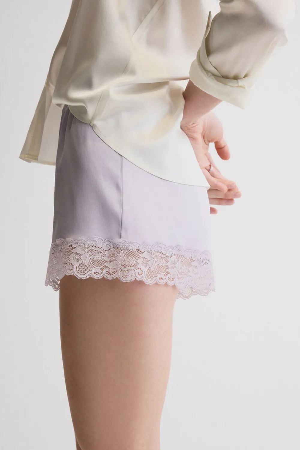 Piżamy Krótkie|Jedwab>Intimissimi Jedwabne szorty piżamowe damskie z koronką fioletowy - 056k - quartz lilac