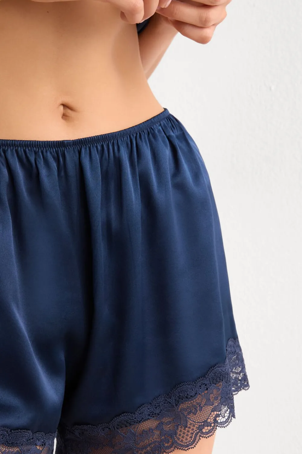 Piżamy Krótkie|Jedwab>Intimissimi Jedwabne szorty piżamowe damskie z koronką niebieski - 1467 - intensywny niebieski