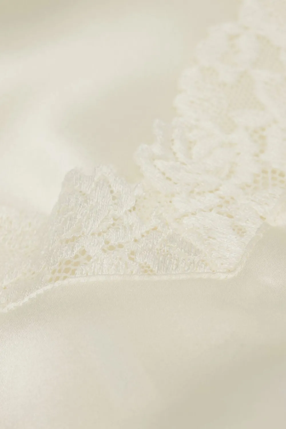 Topy|Piżamy Krótkie>Intimissimi Jedwabny Top z Cienkimi Ramiączkami Pretty Flowers kremowy - 2127 - talkowy