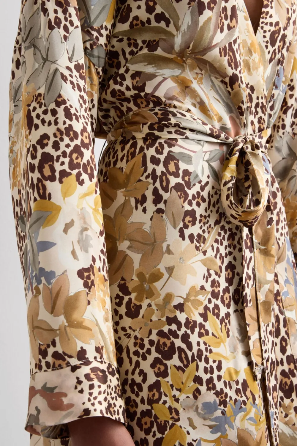 Szlafroki / Kimona>Intimissimi Kimono z Satyny Wiskozowej Animalier Simply Iconic z nadrukiem - 071k - stampa animalier/fiori