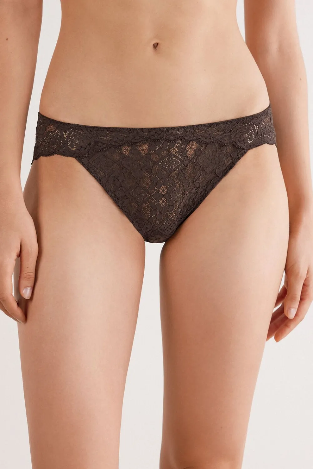 Figi|Koronka>Intimissimi Koronkowe Figi z Niskim Stanem brązowy - 705j - brąz mokka