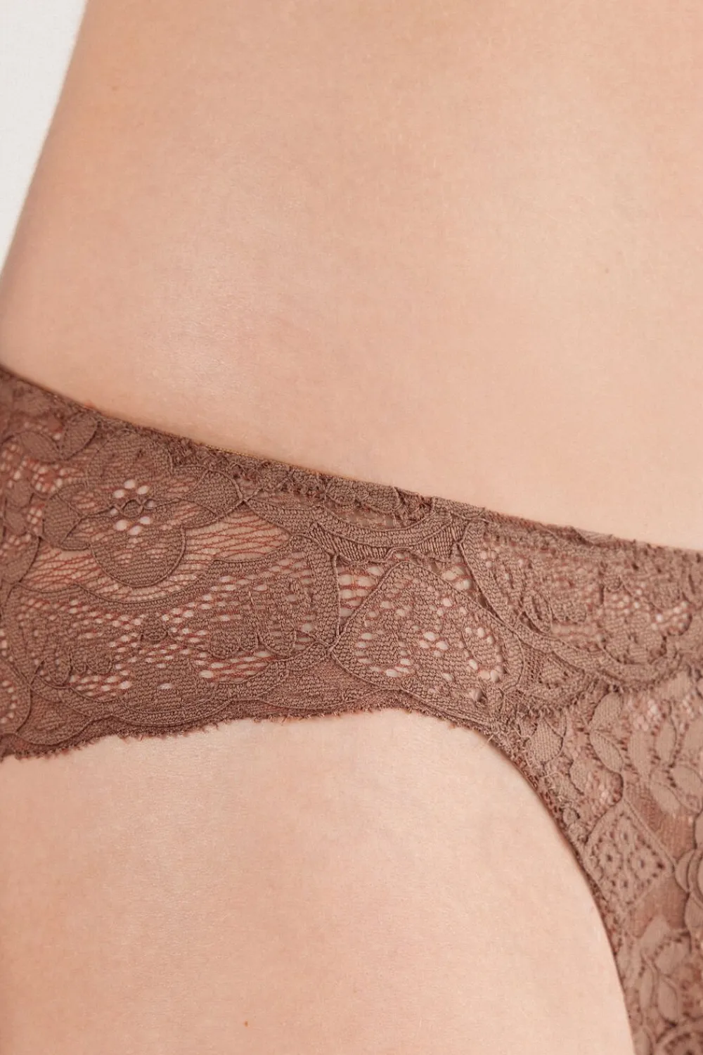 Figi|Koronka>Intimissimi Koronkowe Figi z Niskim Stanem naturalny - 502i - caramel