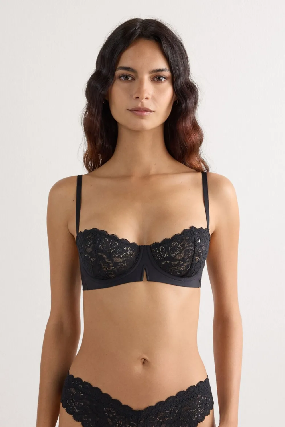 Balkonetki|Z Fiszbinami>Intimissimi Koronkowy Biustonosz Balkonetka Denise czarny - 019 - czarny