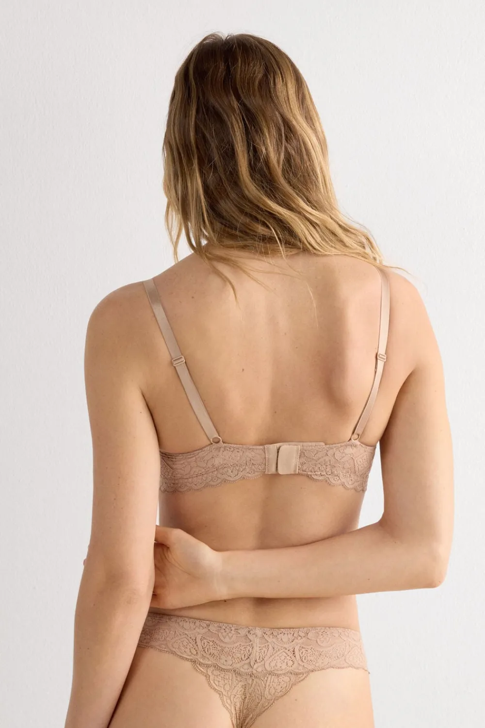Trójkąty|Bez Fiszbin>Intimissimi Koronkowy Biustonosz Trójkątny Adele naturalny - 044 - honey