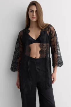 Szlafroki / Kimona>Intimissimi Koronkowy Szlafrok Elegance Embodied czarny - 019 - czarny