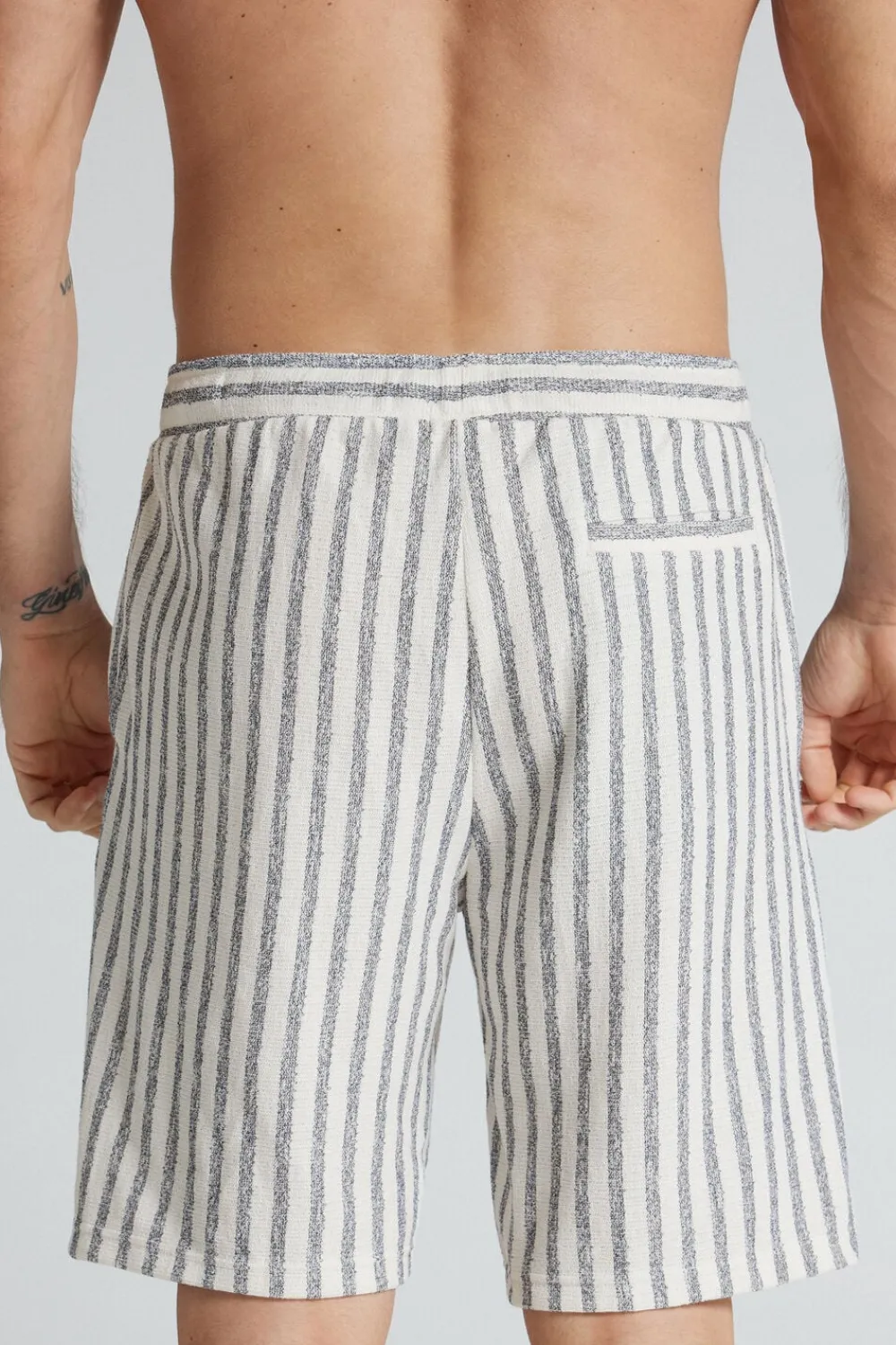 Spodnie>Intimissimi Krótkie Spodenki Dresowe w Pionowe Paski niebieski - 124k - riga blu notte/panna