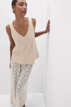 Topy|Bawełna>Intimissimi Podkoszulka z bawełny Elevated Cotton z Dekoltem w Serek naturalny - 447j - mandorla beige