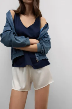 Topy|Bawełna>Intimissimi Podkoszulka z bawełny Elevated Cotton z Dekoltem w Serek niebieski - 1467 - intensywny niebieski