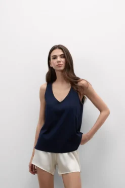 Topy|Bawełna>Intimissimi Podkoszulka z bawełny Elevated Cotton z Dekoltem w Serek niebieski - 1467 - intensywny niebieski
