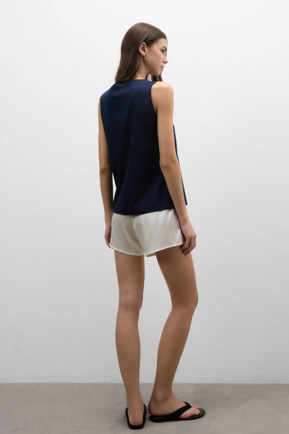 Topy|Bawełna>Intimissimi Podkoszulka z bawełny Elevated Cotton z Dekoltem w Serek niebieski - 1467 - intensywny niebieski