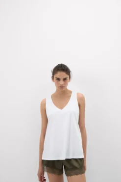 Topy|Bawełna>Intimissimi Podkoszulka z bawełny Elevated Cotton z Dekoltem w Serek biały - 001 - biały