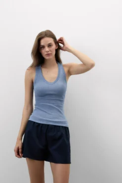 Topy|Bawełna Lamé>Intimissimi Prążkowana Koszulka z Dekoltem w Serek z Bawełny Lamè jasnoniebieski - 098k - breeze blue lame'