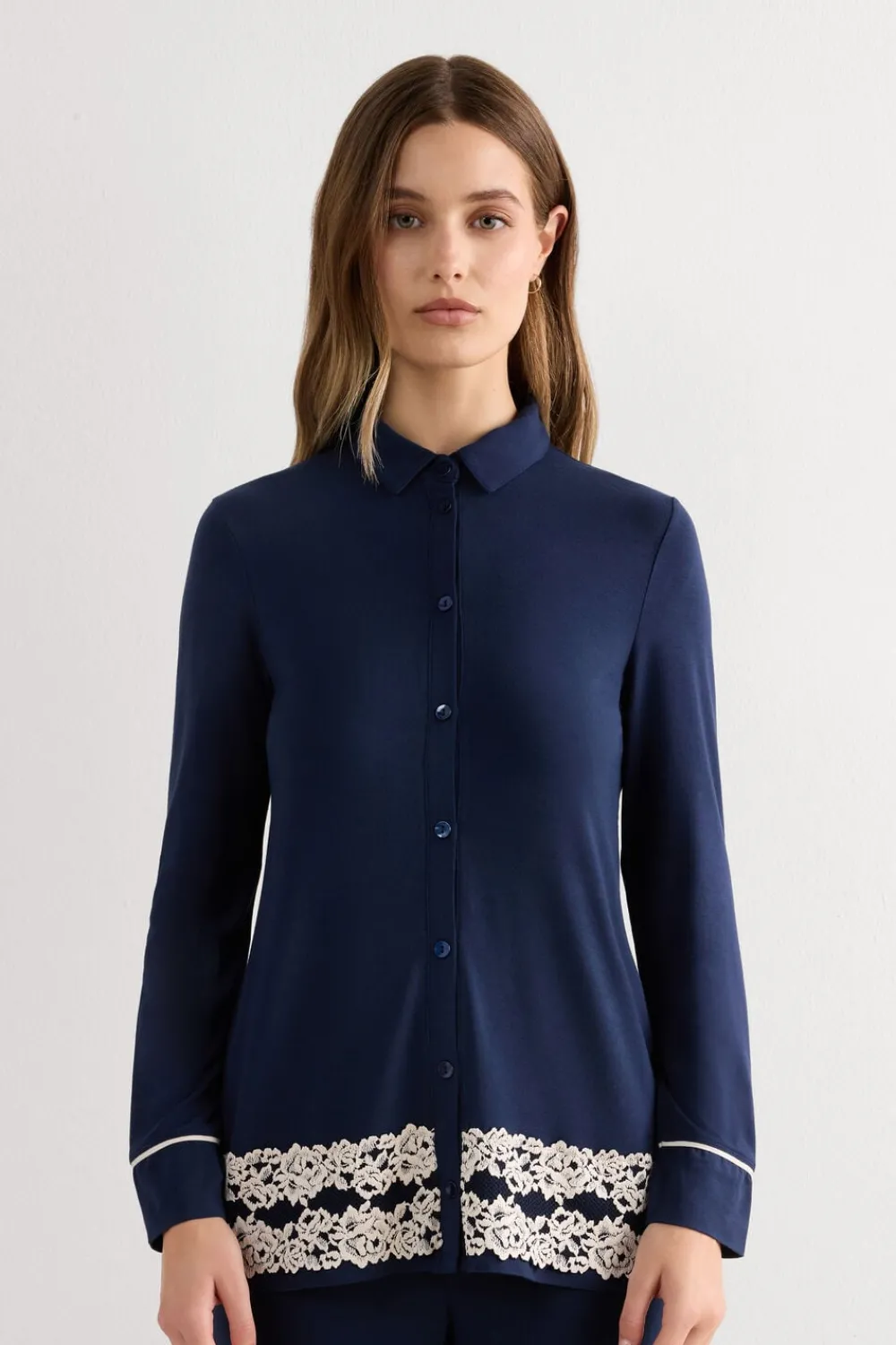 Piżamy Długie|Modal>Intimissimi Rozpinana z Przodu Bluzka z Modalu Pretty Flowers kremowy - 347i - blu intenso/vaniglia