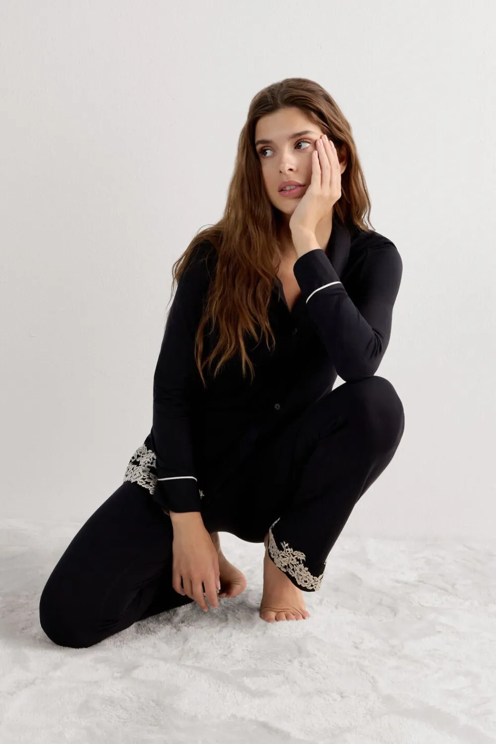 Piżamy Długie|Modal>Intimissimi Rozpinana z Przodu Bluzka z Modalu Pretty Flowers - 9887 - nero/ivory