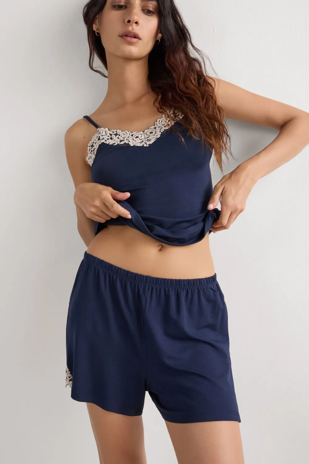 Piżamy Krótkie|Modal>Intimissimi Spodenki z Modalu Pretty Flowers kremowy - 347i - blu intenso/vaniglia