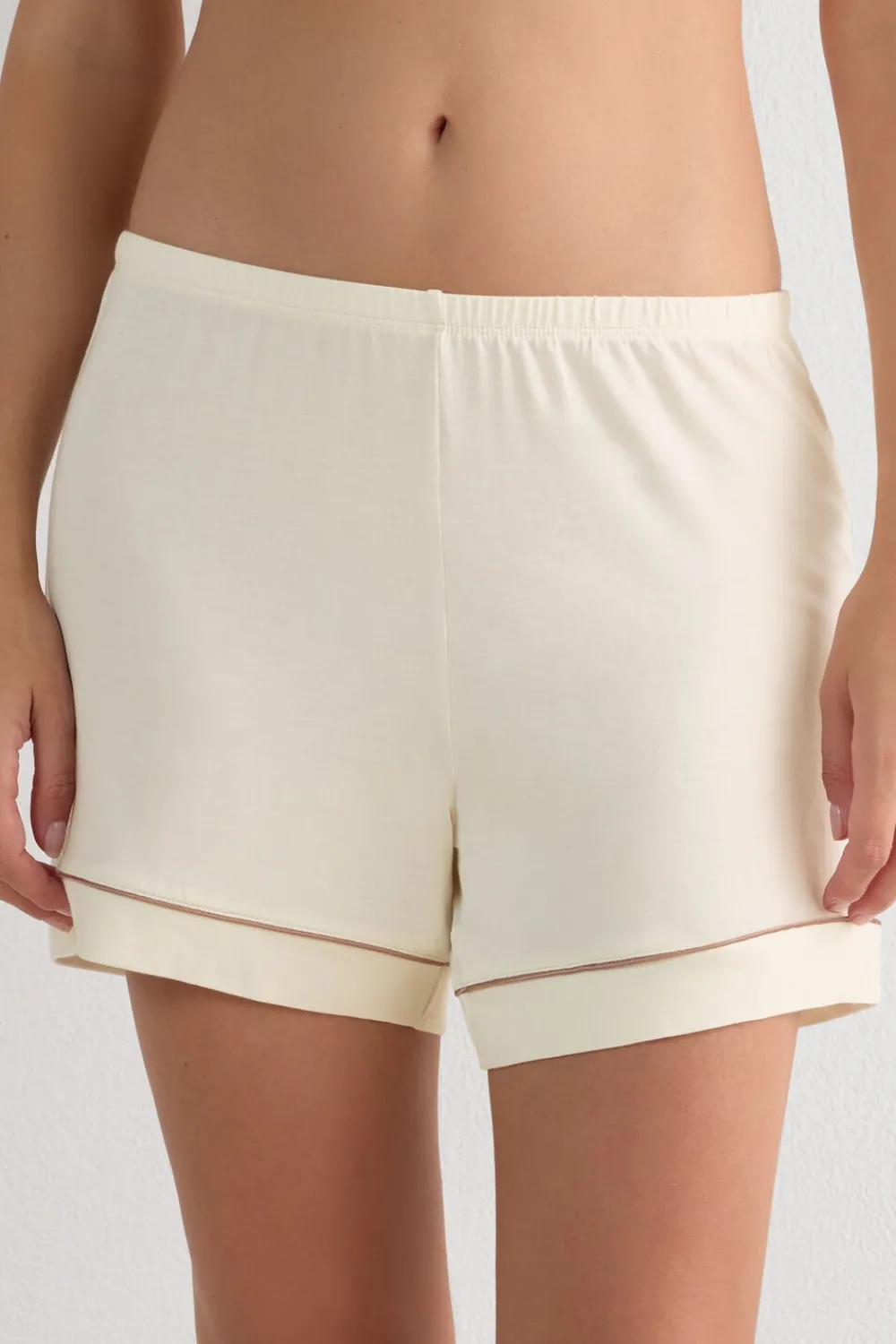 Piżamy Krótkie|Modal>Intimissimi Spodenki z Modalu z Kontrastującymi Lamówkami kremowy - 612i - vaniglia