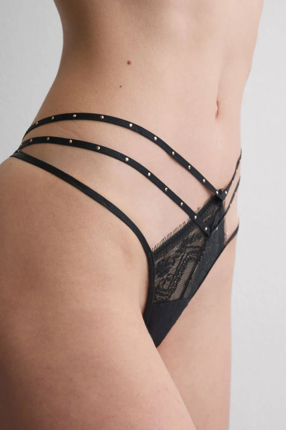 Stringi>Intimissimi Stringi z Paseczkami Flirt Fearlessly czarny - 019 - czarny