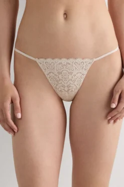Stringi|Koronka>Intimissimi Stringi z Paseczkami po Bokach naturalny - 2280 - cream
