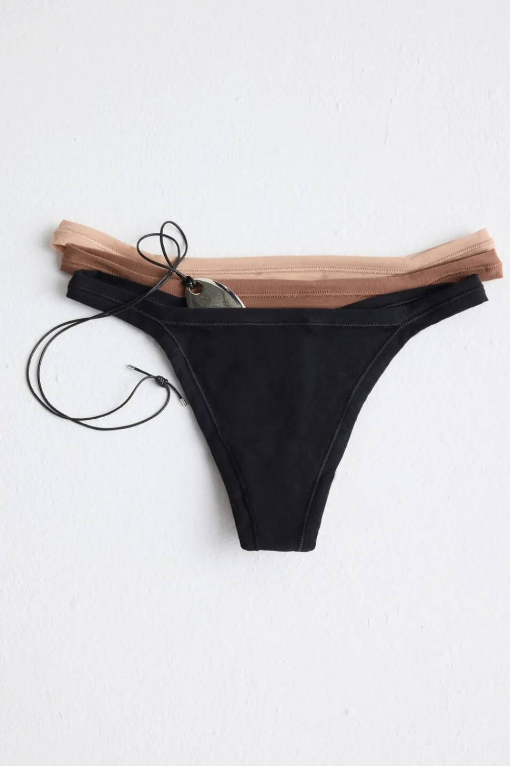 Stringi|Bawełna Ultralight>Intimissimi Stringi z Paseczkami z Bawełny Ultralight Cotton czarny - 019 - czarny