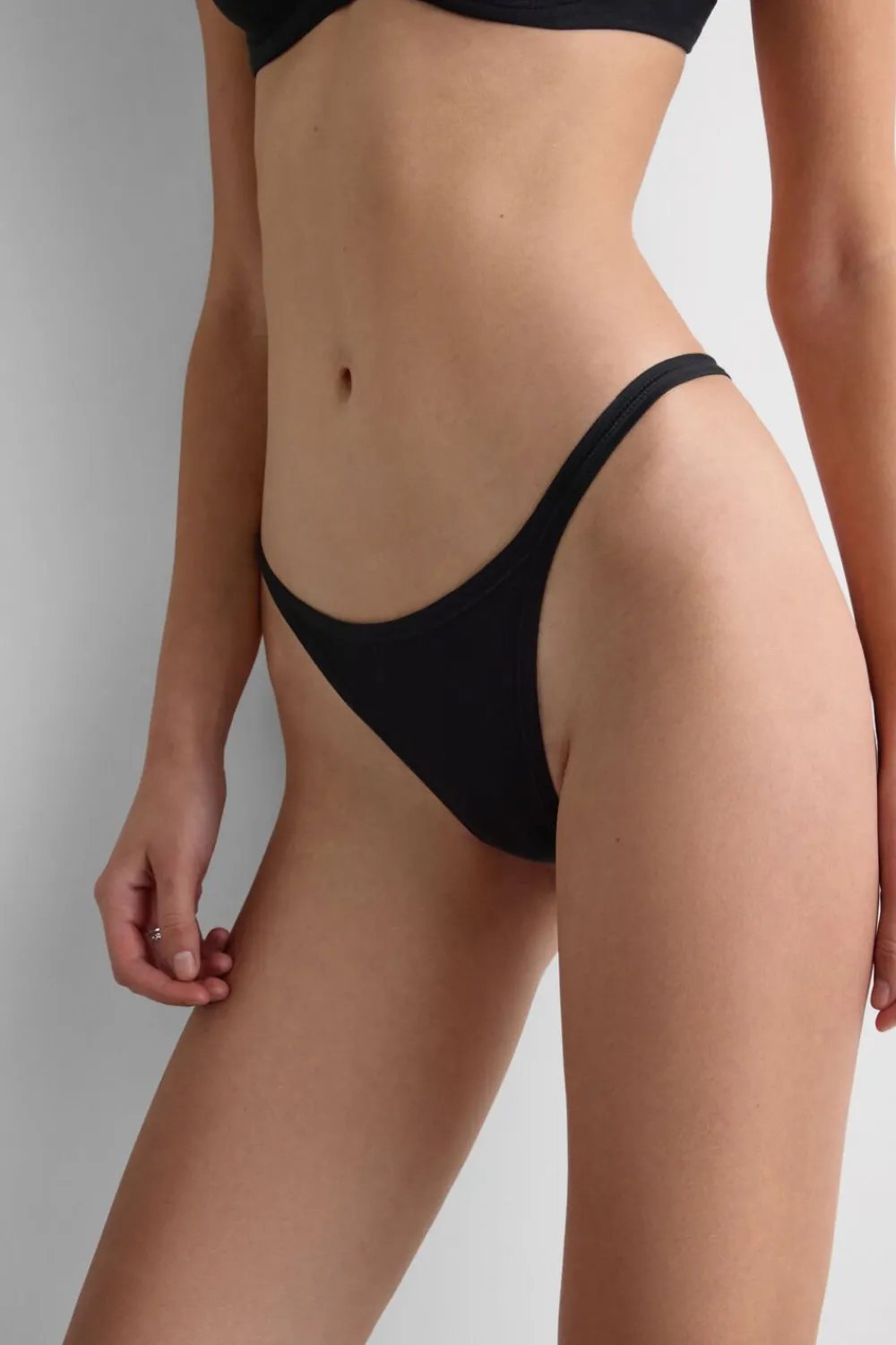 Stringi|Bawełna Ultralight>Intimissimi Stringi z Paseczkami z Bawełny Ultralight Cotton czarny - 019 - czarny