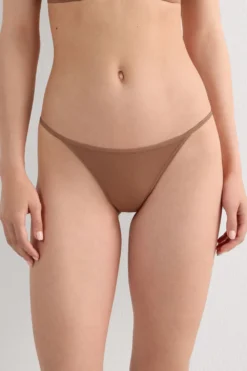 Stringi|Majtki>Intimissimi Stringi z Paseczkami z Mikrofibry Ultralight naturalny - 417i - cappuccino