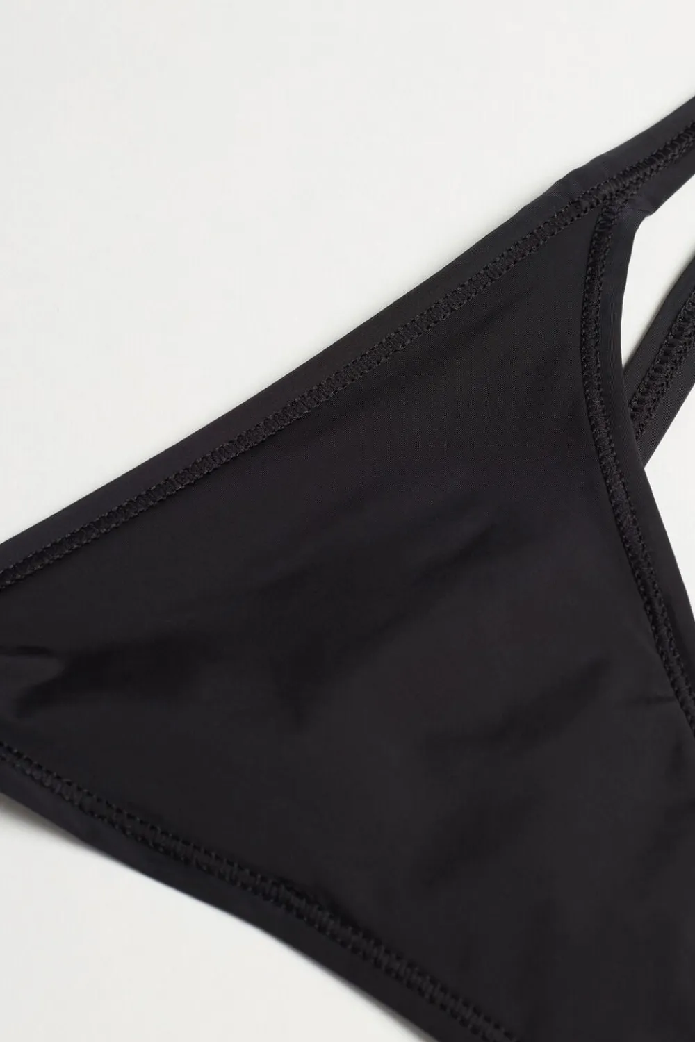 Stringi|Mikrofibra>Intimissimi Stringi z Paseczkami z Mikrofibry Ultralight czarny - 019 - czarny