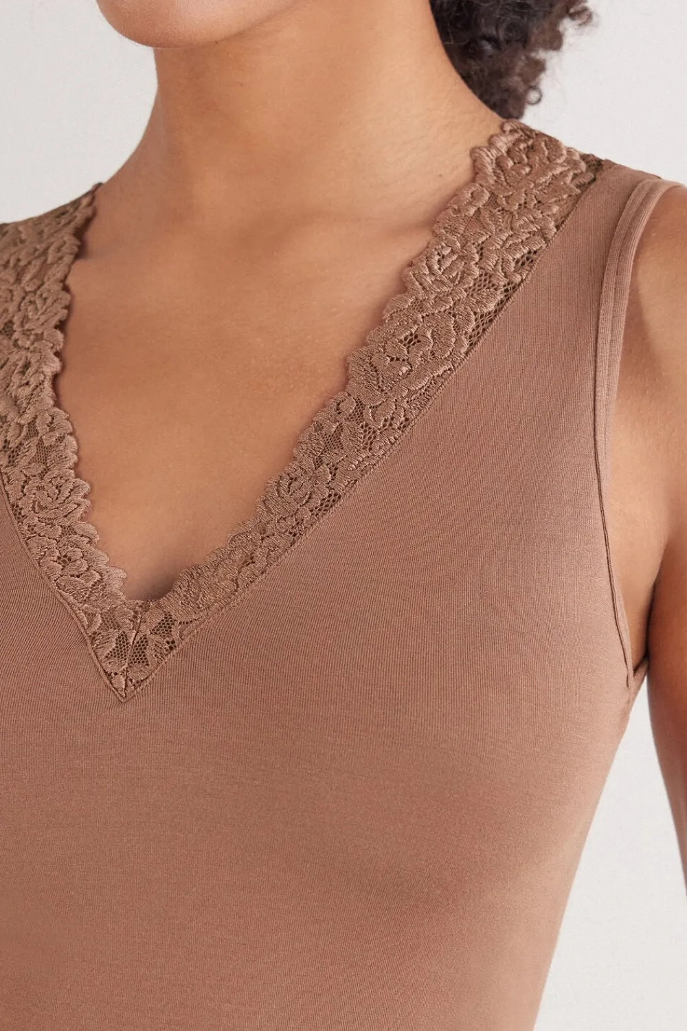 Topy|Modal>Intimissimi Tank Top z Modalu i Koronki Pretty Flower naturalny - 502i - caramel