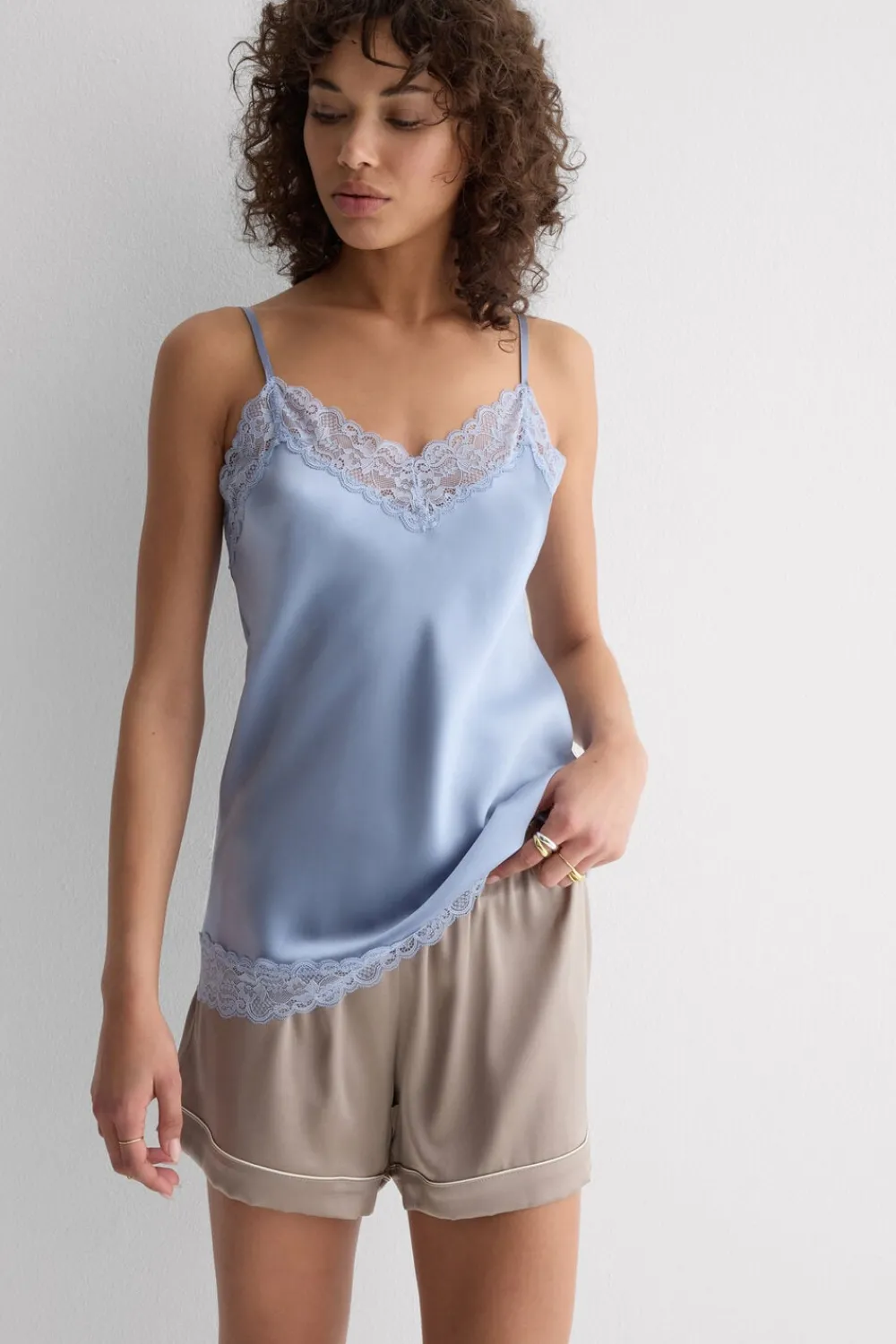 Topy|Piżamy Krótkie>Intimissimi Top z jedwabiu z koronką jasnoniebieski - 064k - breeze blue