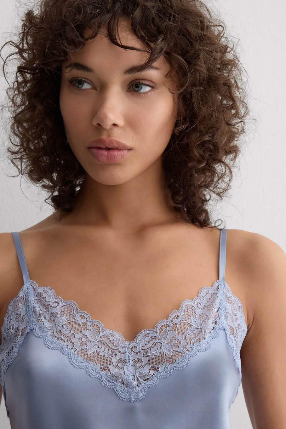 Topy|Piżamy Krótkie>Intimissimi Top z jedwabiu z koronką jasnoniebieski - 064k - breeze blue