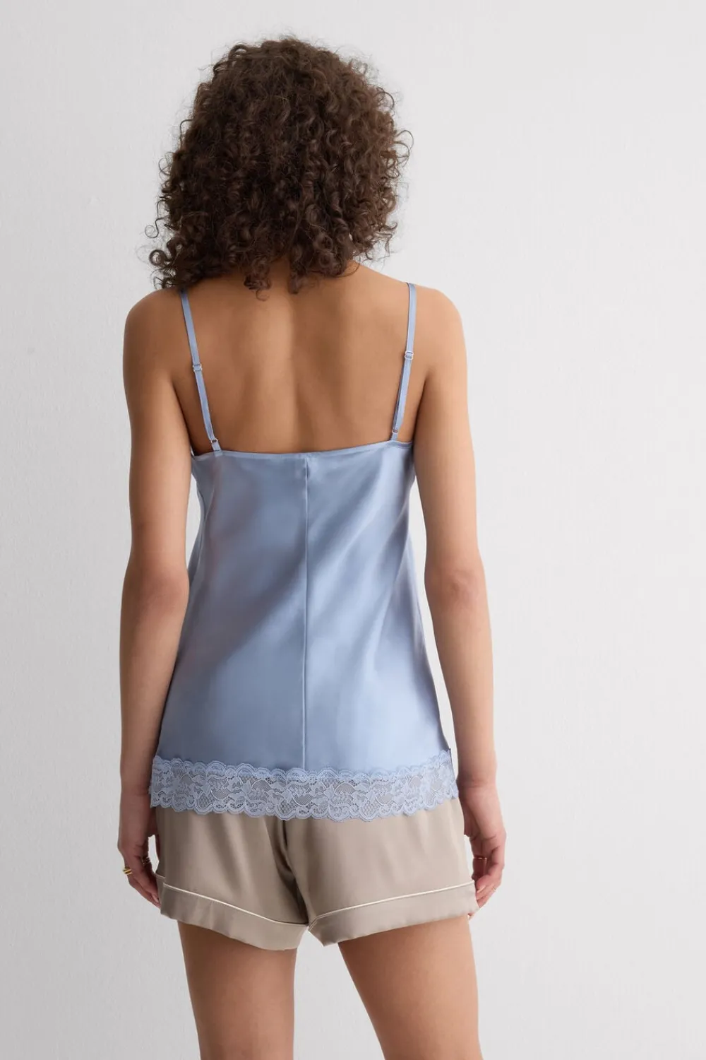 Topy|Piżamy Krótkie>Intimissimi Top z jedwabiu z koronką jasnoniebieski - 064k - breeze blue