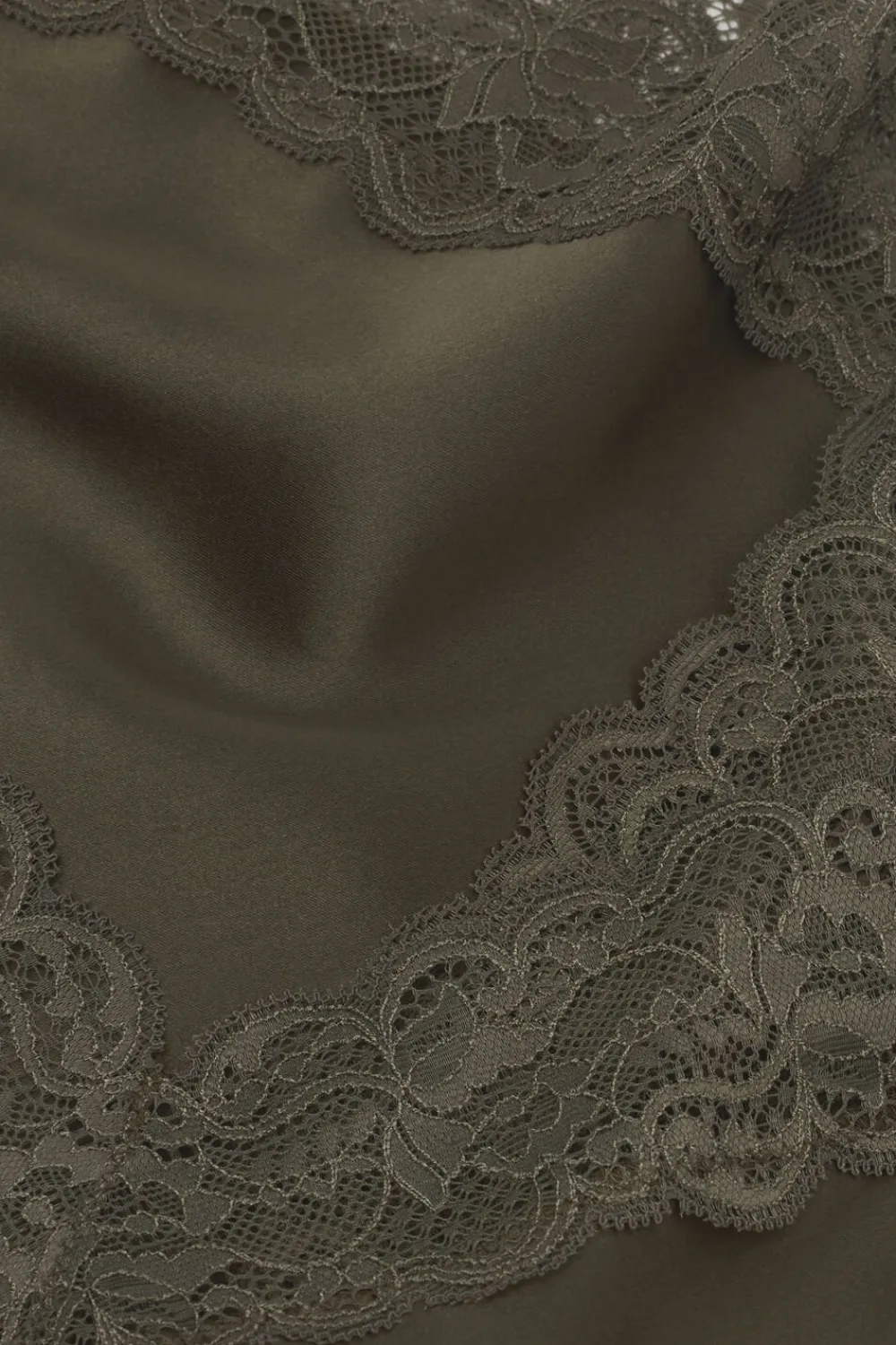 Topy|Piżamy Krótkie>Intimissimi Top z jedwabiu z koronką zielony - 660j - safari green