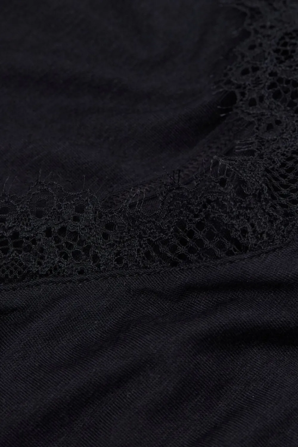 Topy|Ultralight Z Kaszmirem>Intimissimi Top z Ultralekkiego Modalu z Dodatkiem Kaszmiru i Koronki czarny - 019 - czarny