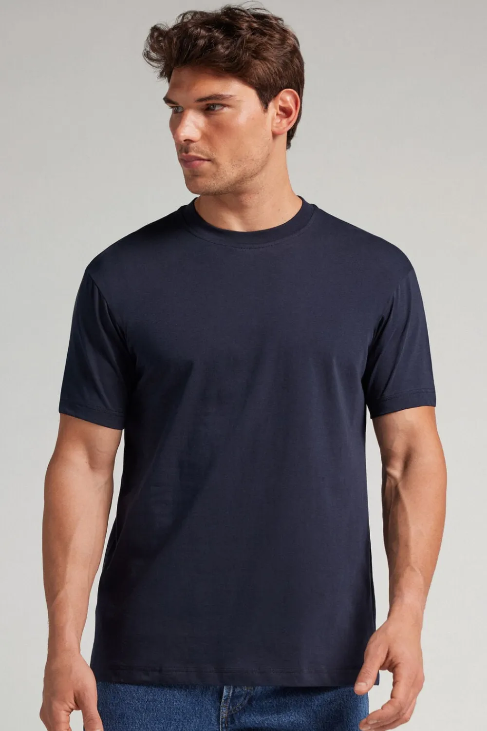 T-shirty>Intimissimi T-shirt męski z bawełny Muscle Fit niebieski - 800 - blu notte