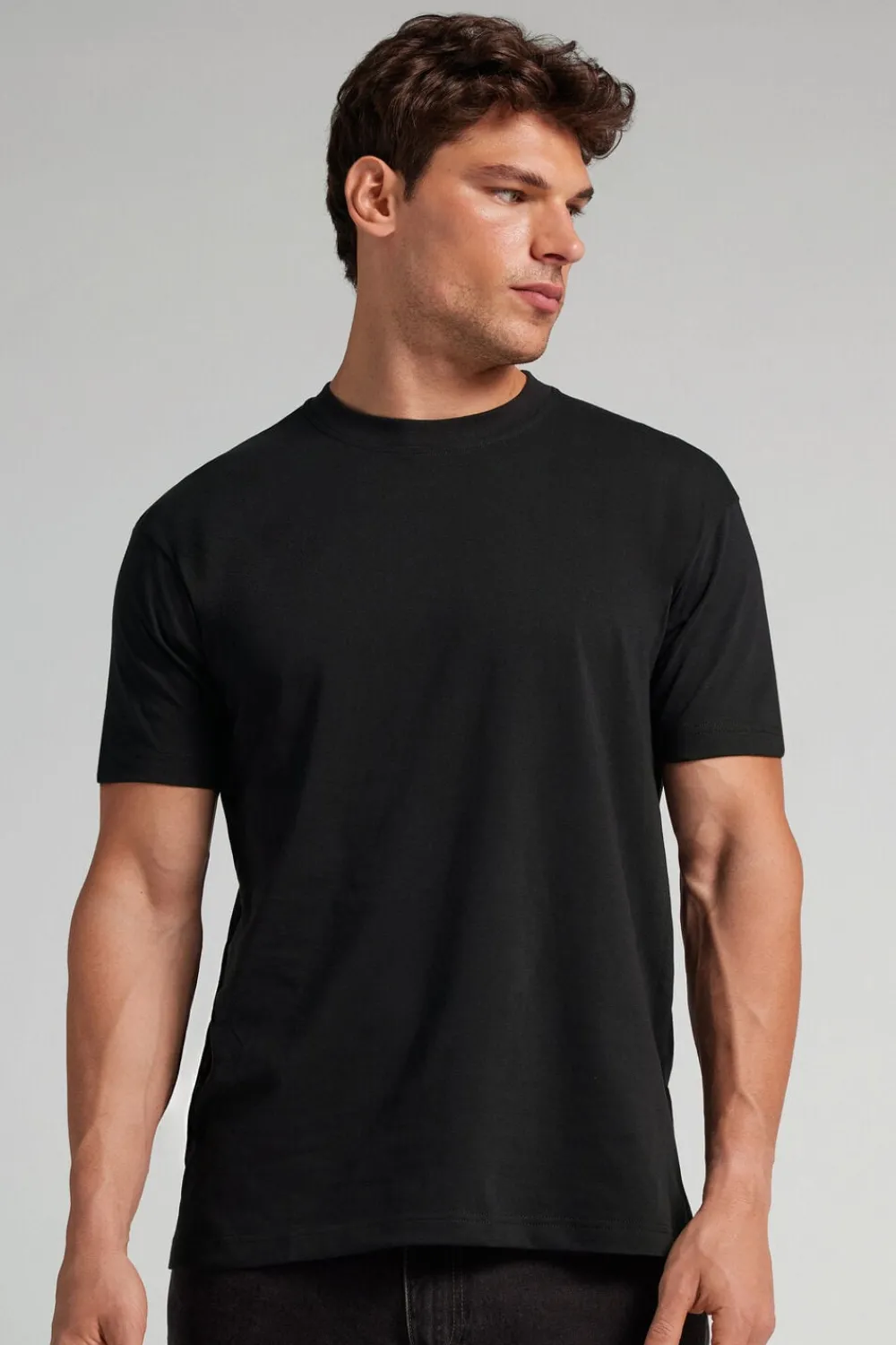 T-shirty>Intimissimi T-shirt męski z bawełny Muscle Fit czarny - 019 - czarny