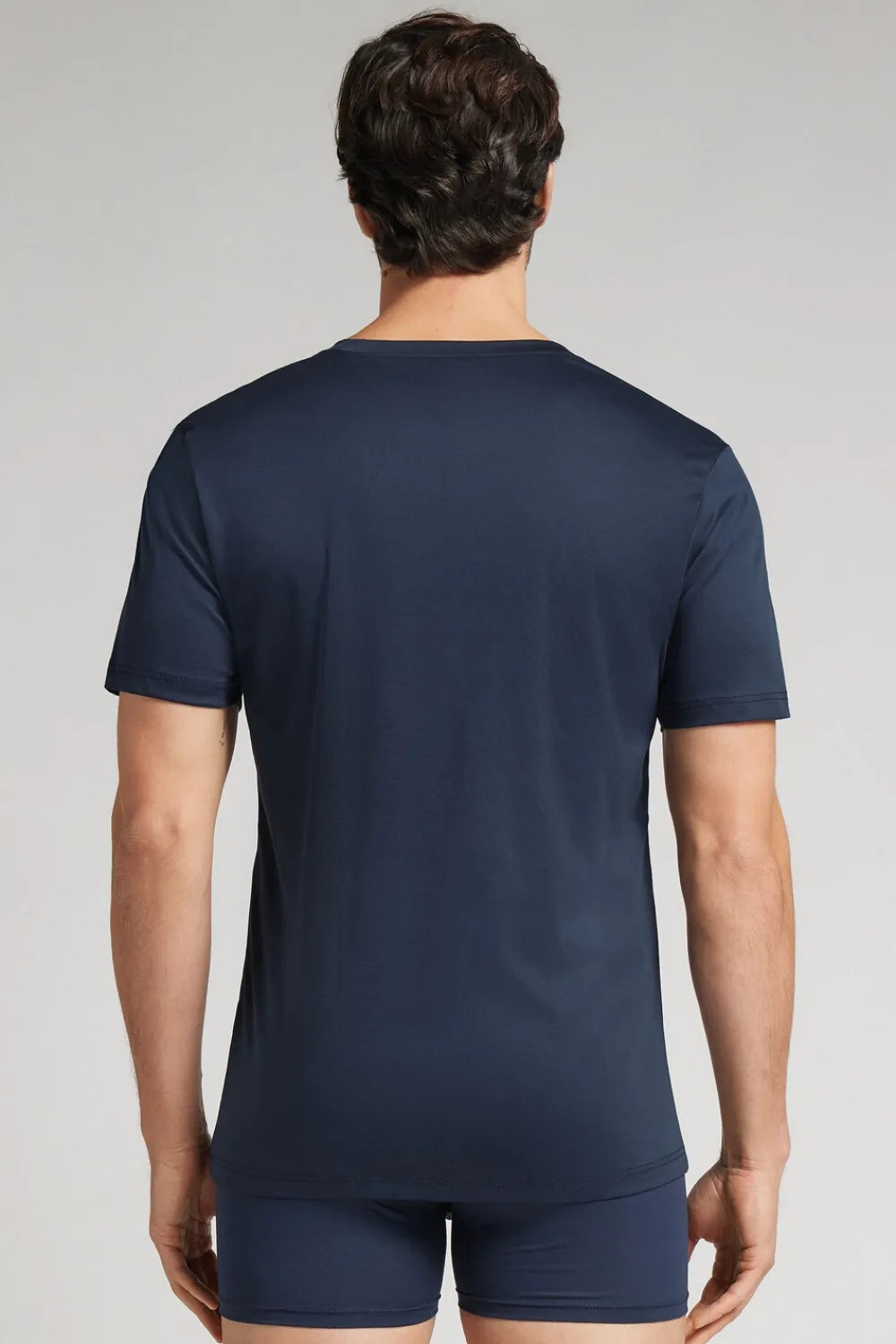 T-shirty|Merceryzowana Bawełna Filo Premium>Intimissimi T-shirt z Dekoltem w Kształcie Litery V z Merceryzowanej Bawełny filo Premium niebieski - 490j - blu navy