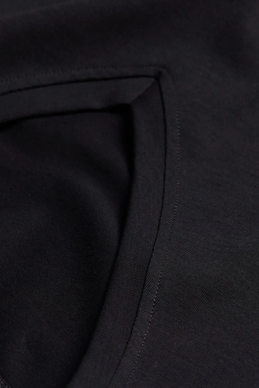 T-shirty|Bawełna Superior>Intimissimi T-shirt z Dekoltem w Kształcie Litery V z Elastycznej Bawełny Superior czarny - 019 - czarny