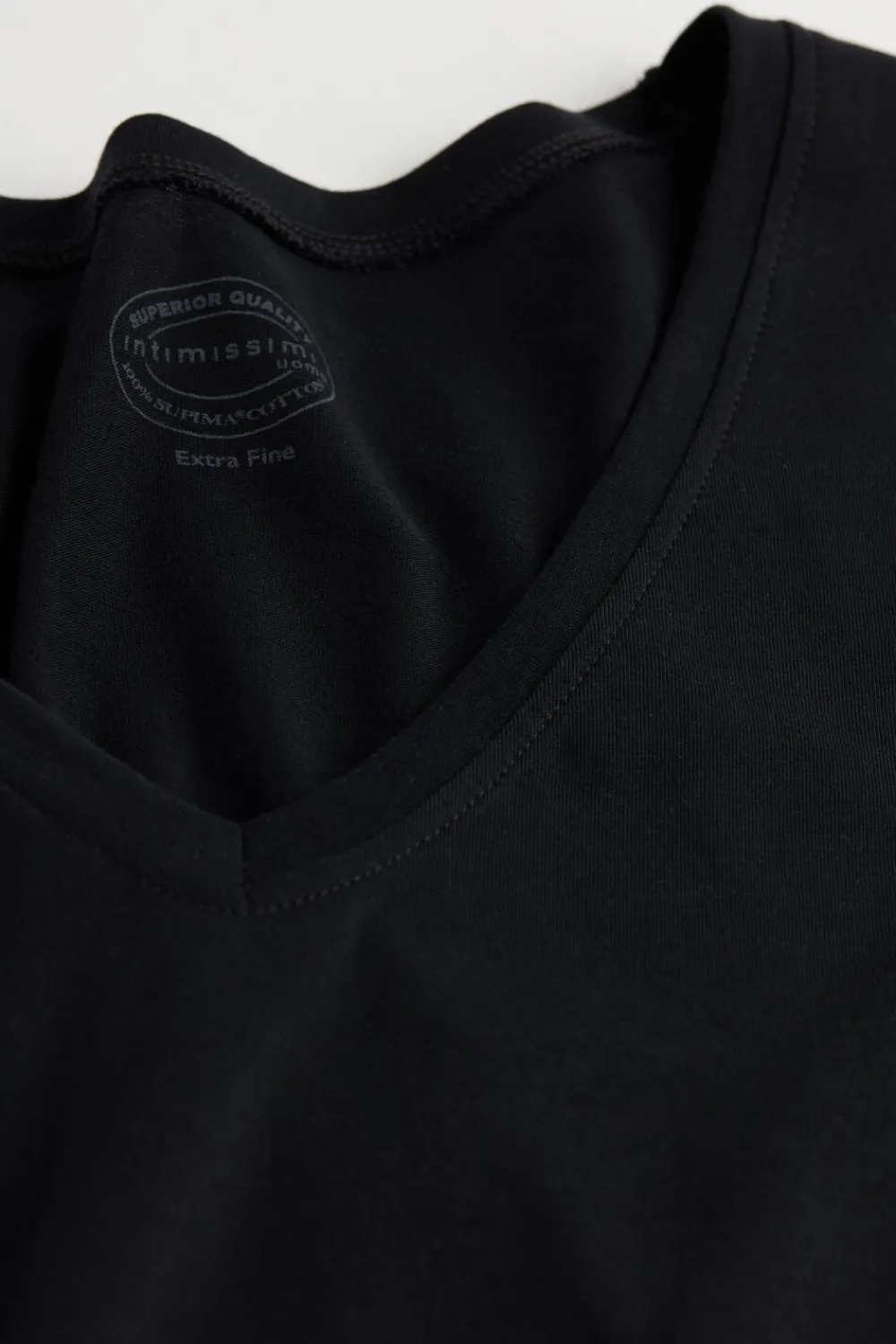 T-shirty|Bawełna Superior>Intimissimi T-shirt z Dekoltem w Kształcie Litery V z Bawełny Superior Extrafine czarny - 019 - czarny